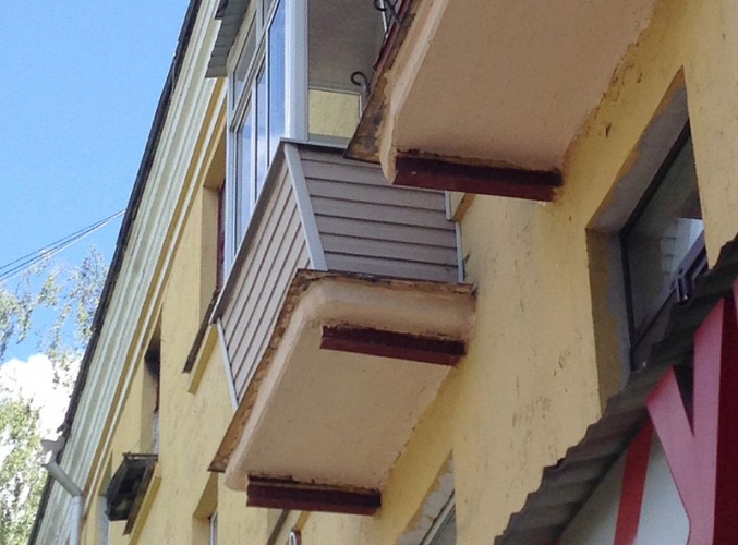 Управляющая компания из города Пушкино восстановила разрушавшиеся балконные плиты