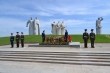 Торжественное возложение венков с участием ветеранов прошло у памятника героям Панфиловцам